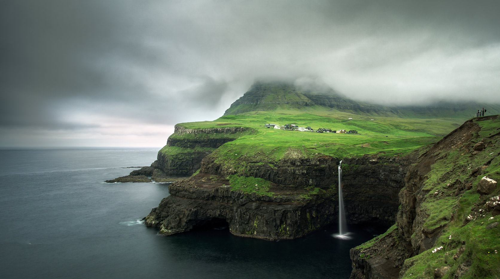 Múlafossur - jedno z nejznámnějších míst na Faerských ostrovech